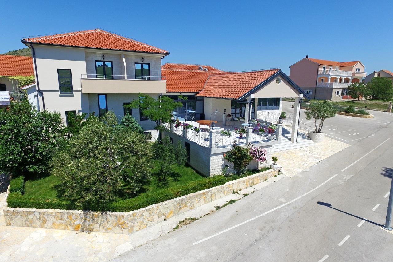 B&B Ave Maria Vrpolje Kültér fotó